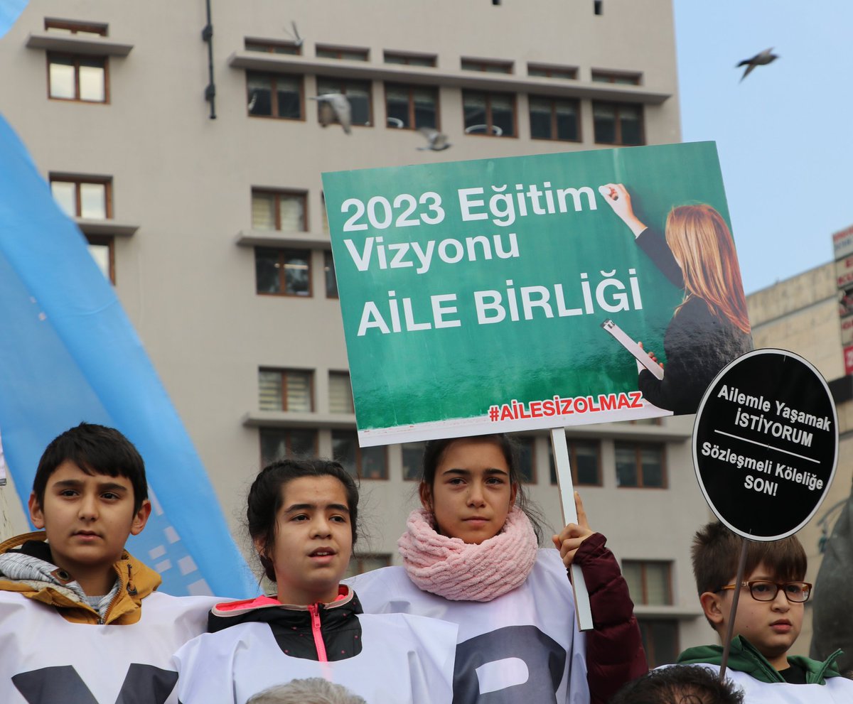 <a href="/ziyaselcuk/">Ziya Selçuk</a> Drama çok güzel bakanım kesinlikle haklısınız

Fakat bir de Sözleşmeli Öğretmen çocuklarının yaşadığı drama bir baksanız,
3 YILDIR AİLESİZLER

Bu dram, güvensizliği, sevgisizliği, hayal kuramamayı, aile olamamayı, bitmişliği, tükenmişliği, umutsuzluğu deneyimletiyor.

<a href="/ziyaselcuk/">Ziya Selçuk</a>