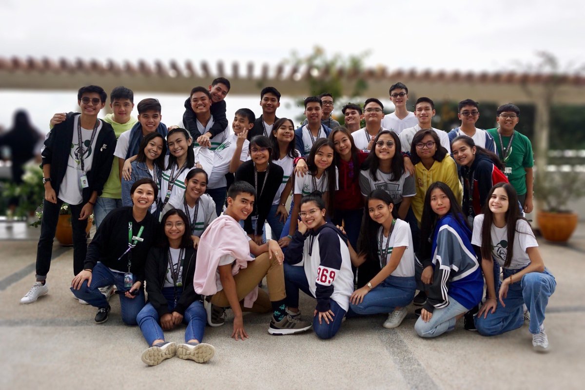 teachertwish's tweet photo. The language of love is giving. Imma give my best to you, 10A. Together to get there. #AdAstra #Castronauts2019 #Castronauts 🚀✨✨✨ https://t.co/lHt8AWOg6g