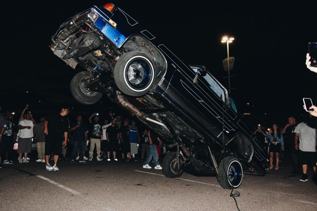 ShmakimAllah's tweet photo. Saturday Nights in Lot M
#theyshootn #olddenver https://t.co/KE8btnKa1A