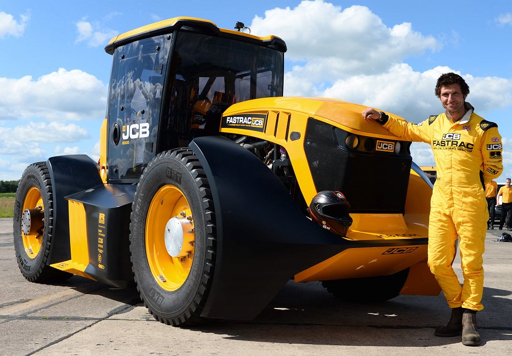 WIN: <a href="/JCBmachines/">JCB</a> is giving away a VIP World Headquarters Factory Tour for four adults (16 yrs and over) in Staffordshire, worth £150. 

LIKE &amp; RETWEET TO ENTER!

#Farm24 #Competition