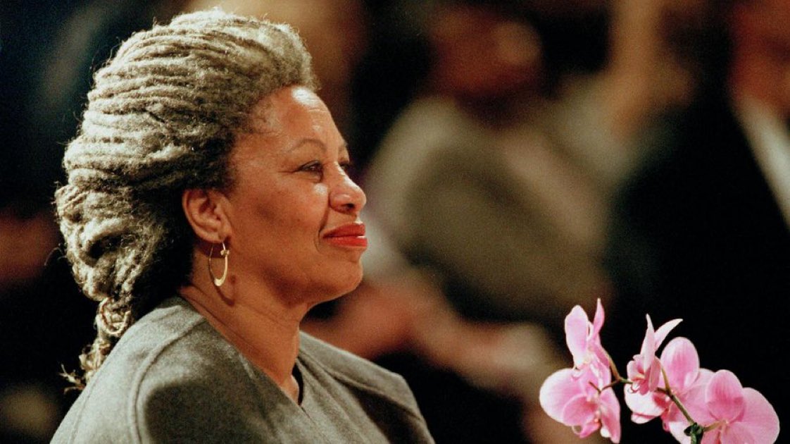 pepecampostruji's tweet image. DEFENSORA DE LA MUJER AFROAMERICANA!!

⚫️Ha fallecido la premio Nobel de Literatura y ganadora de un Pulitzer, Toni Morrison. 

✍️Sus obras son una referencia en la literatura en la defensa de los derechos civiles y las mujeres afroamericanas. #SomosCultura #PremioNobel