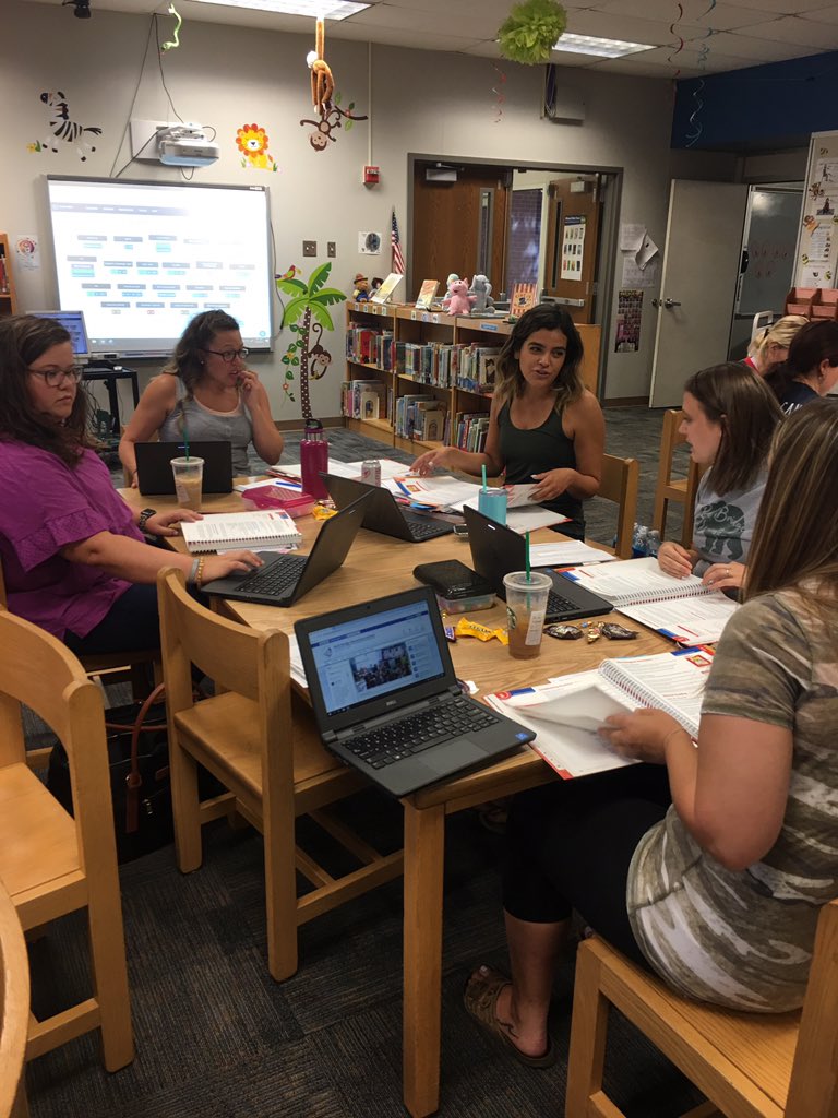 JJohnson_CPS's tweet photo. Collaborative planning around the proficiency scales!! #cpsbest #cps_SS #cpsscience101 #cps_IM https://t.co/edL630GioD