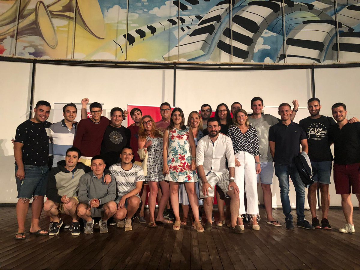 Francesc_Aguila's tweet photo. Gran #YESSummerCamp en #Bulgaria con estos compañeros 👌 @YESocialists @JSE_ORG @jsccatalunya https://t.co/XRxZ28srU3