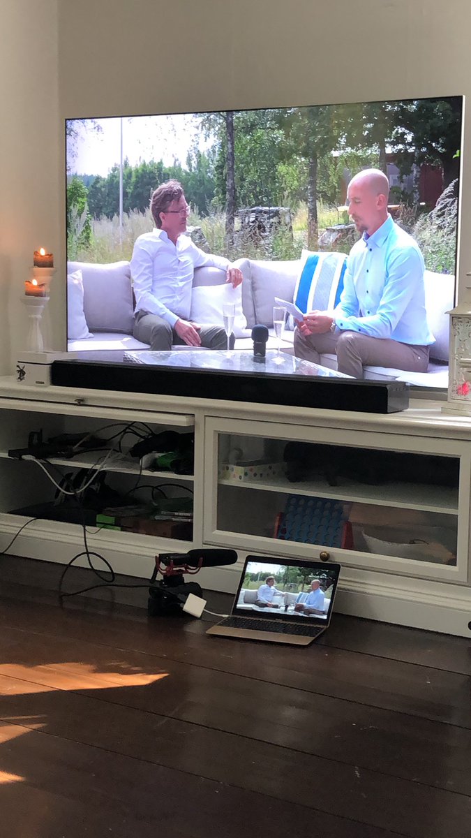 Intervjun är färdig. Nu tittar vi igenom råmaterialet.