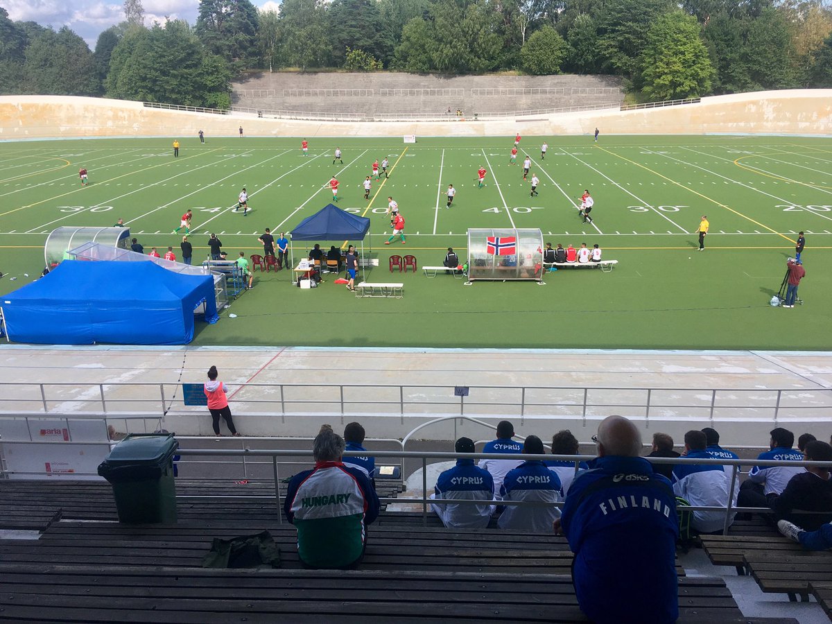 MotuMoilanen's tweet photo. Maahockeyn nelostason EM-kisat käynnistyivät tänään Helsingissä. Avausottelu Unkari-Norja 2-1. Kyseessä lajin ensimmäiset miesten arvokisat Suomessa vuoden 1952 olympialaisten jälkeen. #maahockey #eurohockey #EHC2019 https://t.co/7OtGDw30kP