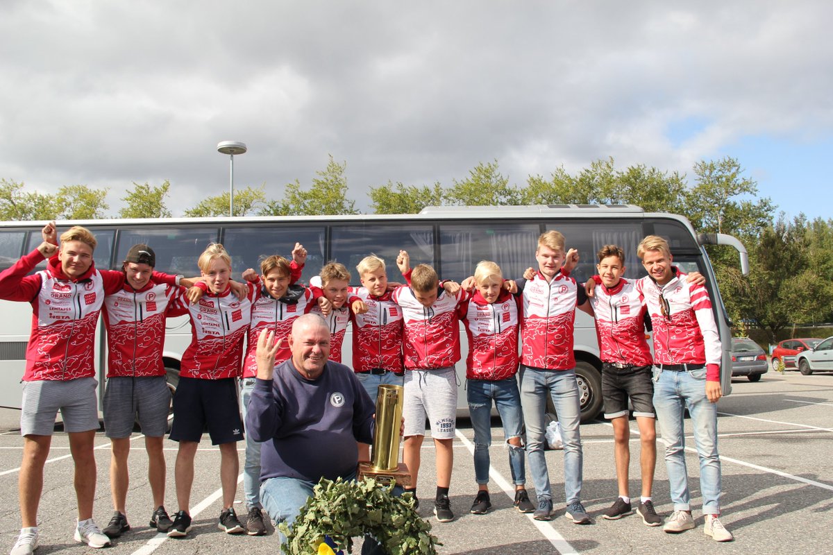 LammikkoTP's tweet photo. #BaldAndWinners Mutta onhan tää ihan käsittämätöntä: 4 #Ungi -voittoa putkeen! #eiseolesattumaa #töitäjahenkeä voiton eteen! https://t.co/gxkF0Pr0EM