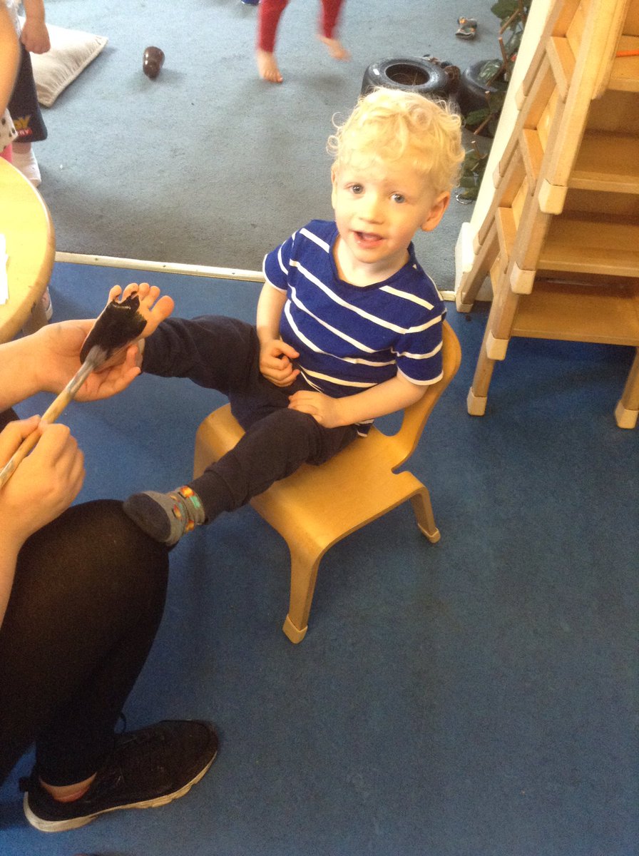 NurseryHands's tweet photo. The Caterpillars love to get creative with a variety of different resources - shaving foam, paint and sequins to name a few 🎨
#expressiveplay #exploring #sensoryplay #messyplay #alwayslearning https://t.co/EC7MO3LVaq