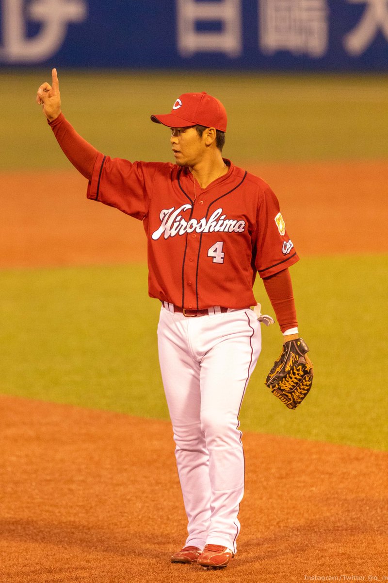 おーえむ 小窪選手 アウトカウントのサイン 19 04 29 明治神宮野球場 小窪哲也 おーえむ 小窪選手 アウトカウントのサイン 19 04 29 明治神宮野球場 小窪哲也