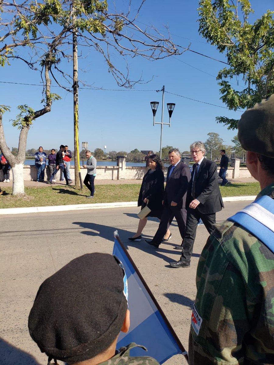 Los subsecretarios <a href="/sanchezlorenarq/">Lorena Sanchez</a> , <a href="/CucchiFernando/">Fernando Cucchi</a>  y <a href="/vengelsi/">Veronica Engelsing</a>, del Ministerio de Infraestructura, acompañan al gobernador, <a href="/domingopeppo/">Domingo Peppo</a> , y a la intendenta, Claudia Gronda, al acto central por el 131° aniversario de Puerto Tirol.

#PuertoTirol #131AñosdeHistoria.