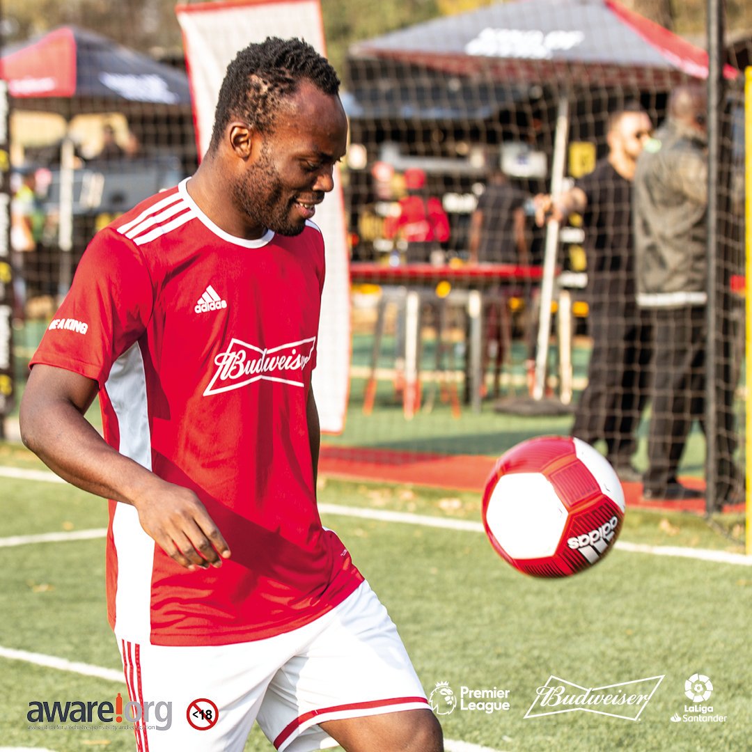 BudweiserGH's tweet image. GHANA! Let's show some love to @MichaelEssien by retweeting this. He played huge part of the launch of @budfootball in SA. 
#BeAKing #ShattaWeiser