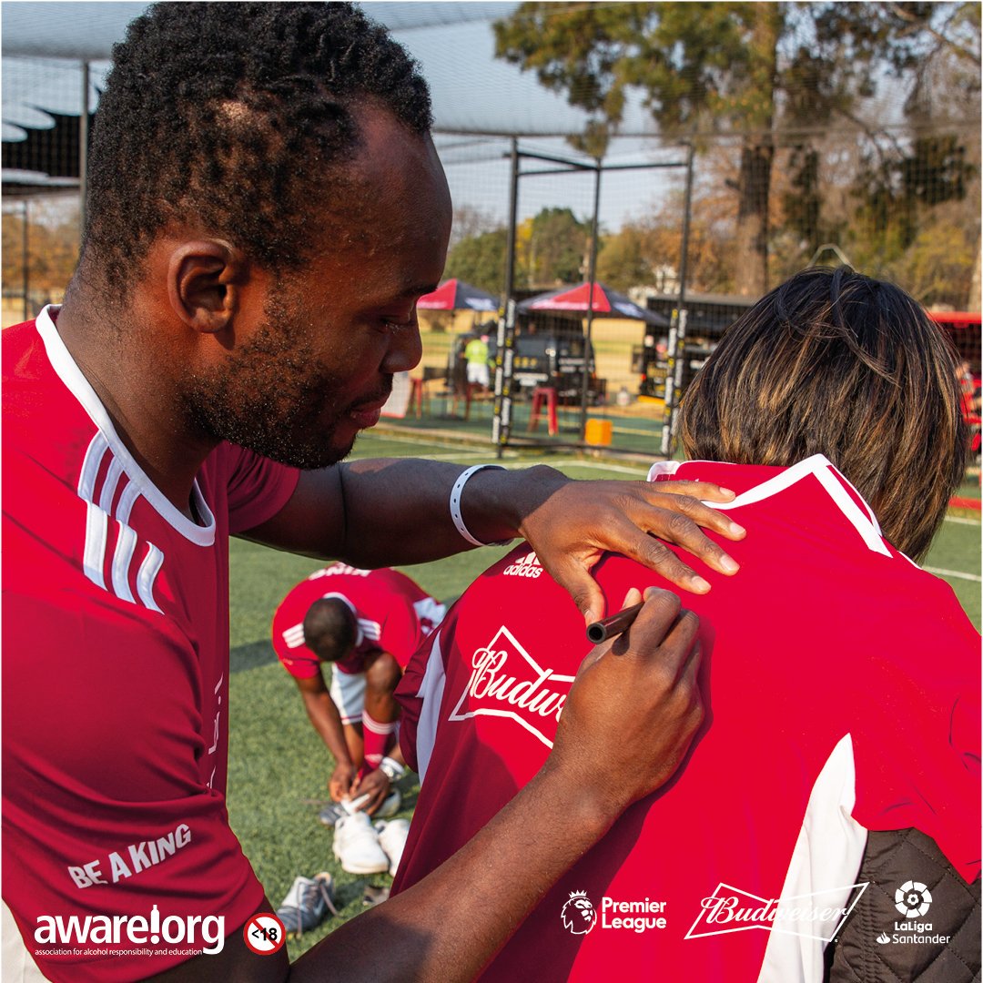 BudweiserGH's tweet image. GHANA! Let's show some love to @MichaelEssien by retweeting this. He played huge part of the launch of @budfootball in SA. 
#BeAKing #ShattaWeiser