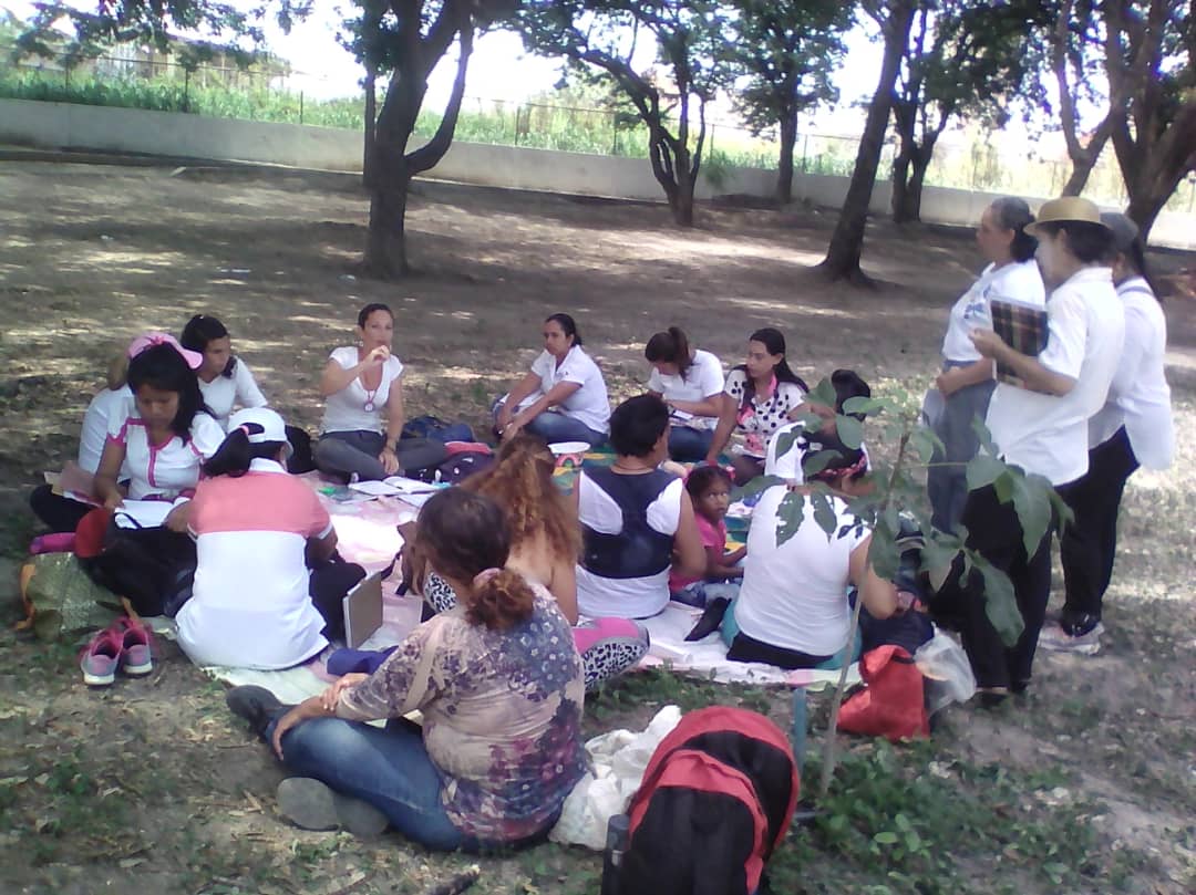 Vtiby's tweet photo. #Aragua.Con títeres, mimos cuenta cuento, relatos pedagógicos y más. Cierre de trayecto PNF MBI. #AgostoEscuelasAbiertas @NicolasMaduro @psuvaristobulo @leoalvacabrera @cenamec_centros @cen_araguaney @CRIFPMA @josevsierra @pnfaeiaragua @pnfinicialaragua https://t.co/7Ci6aaH5d0