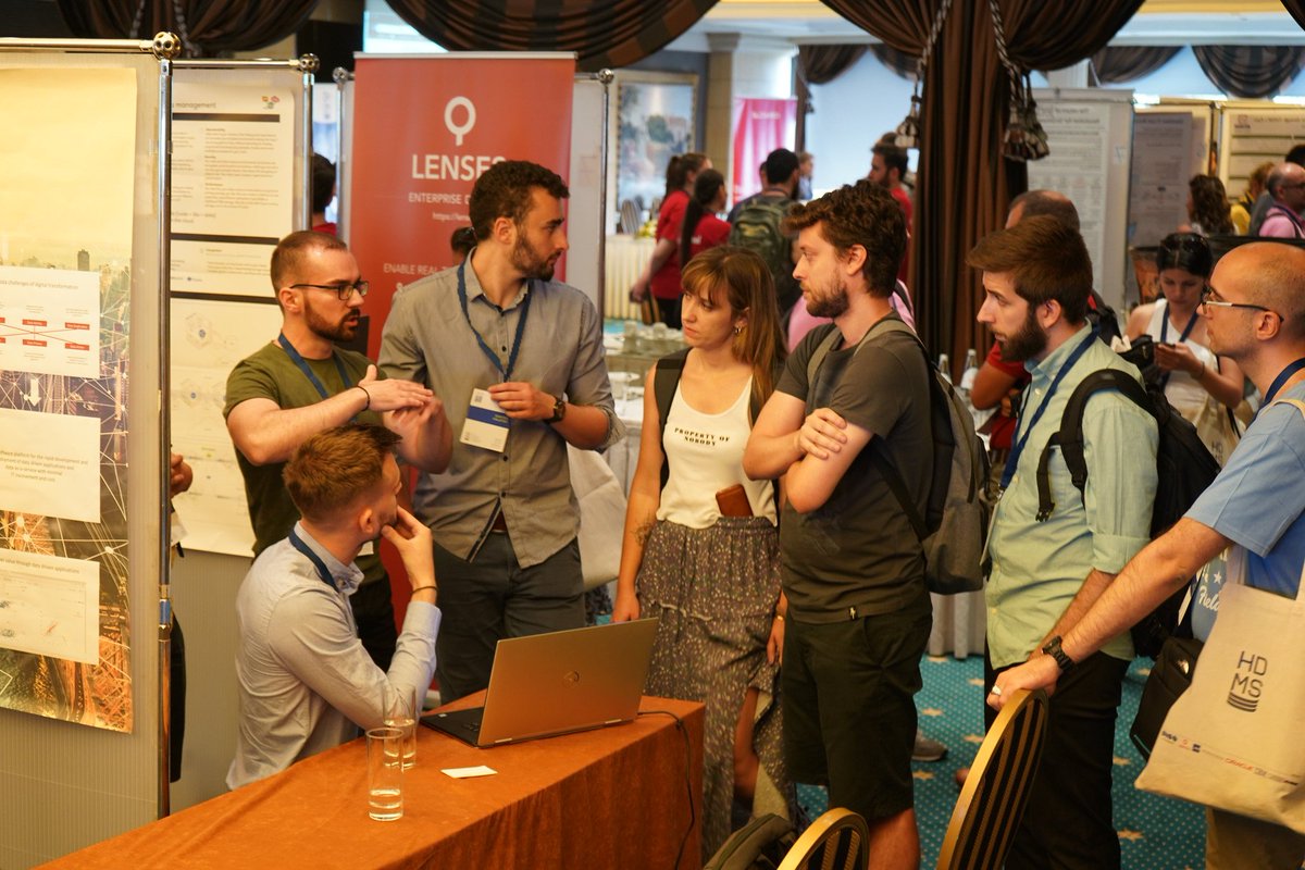 This year we invited 3 keynote speakers, hosted 2 industry talks, 21 research talks and 20 flash talks. We also invited 7 demos and organized 2 panels.

More: bit.ly/2TgFOva

#HDMS2019