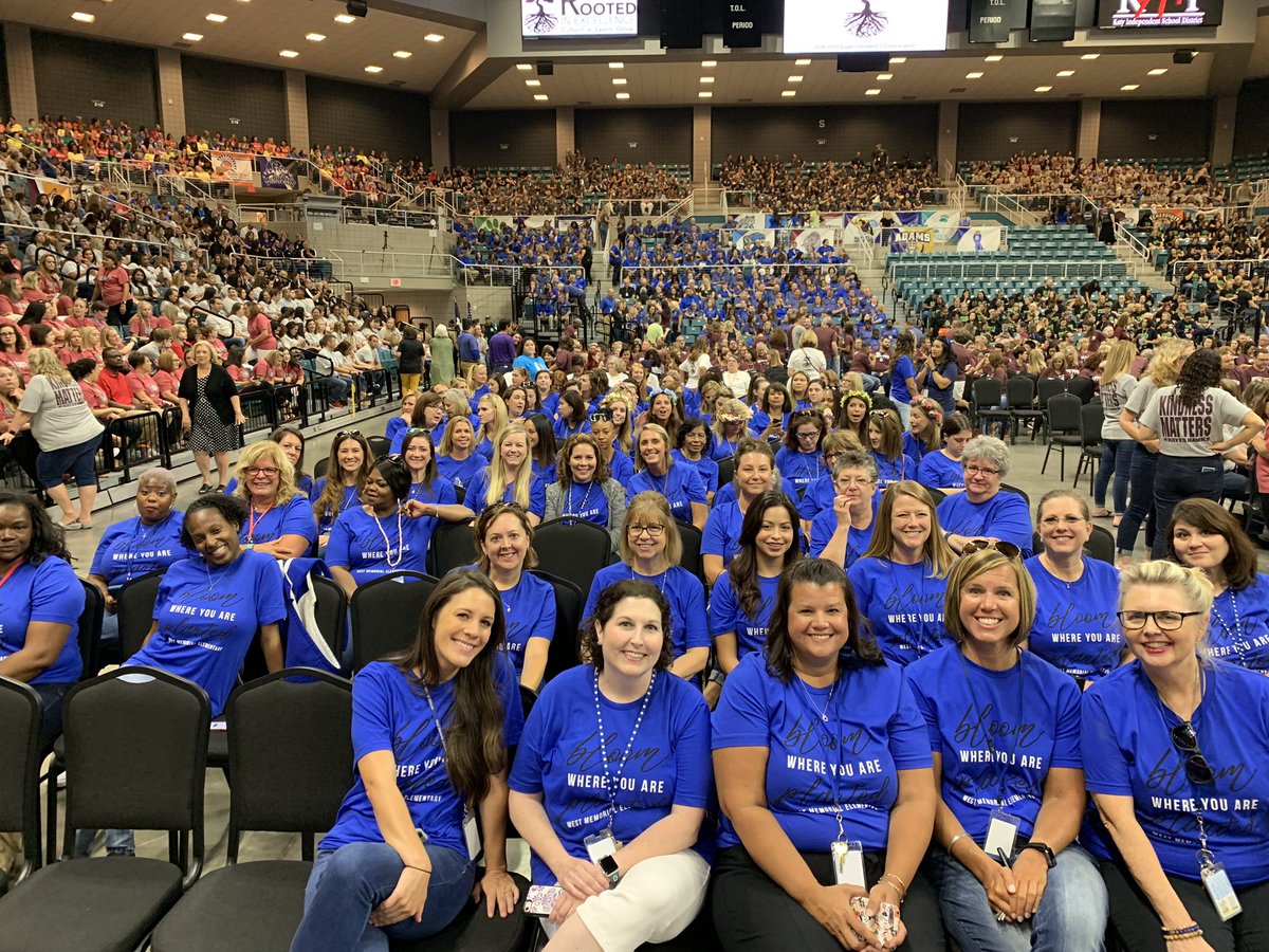 BeckyMarron's tweet photo. WME is ready for convocation!! #katyisd #wmexcellence @CummingsMiranda @tseaman1 https://t.co/HWrH3uauua