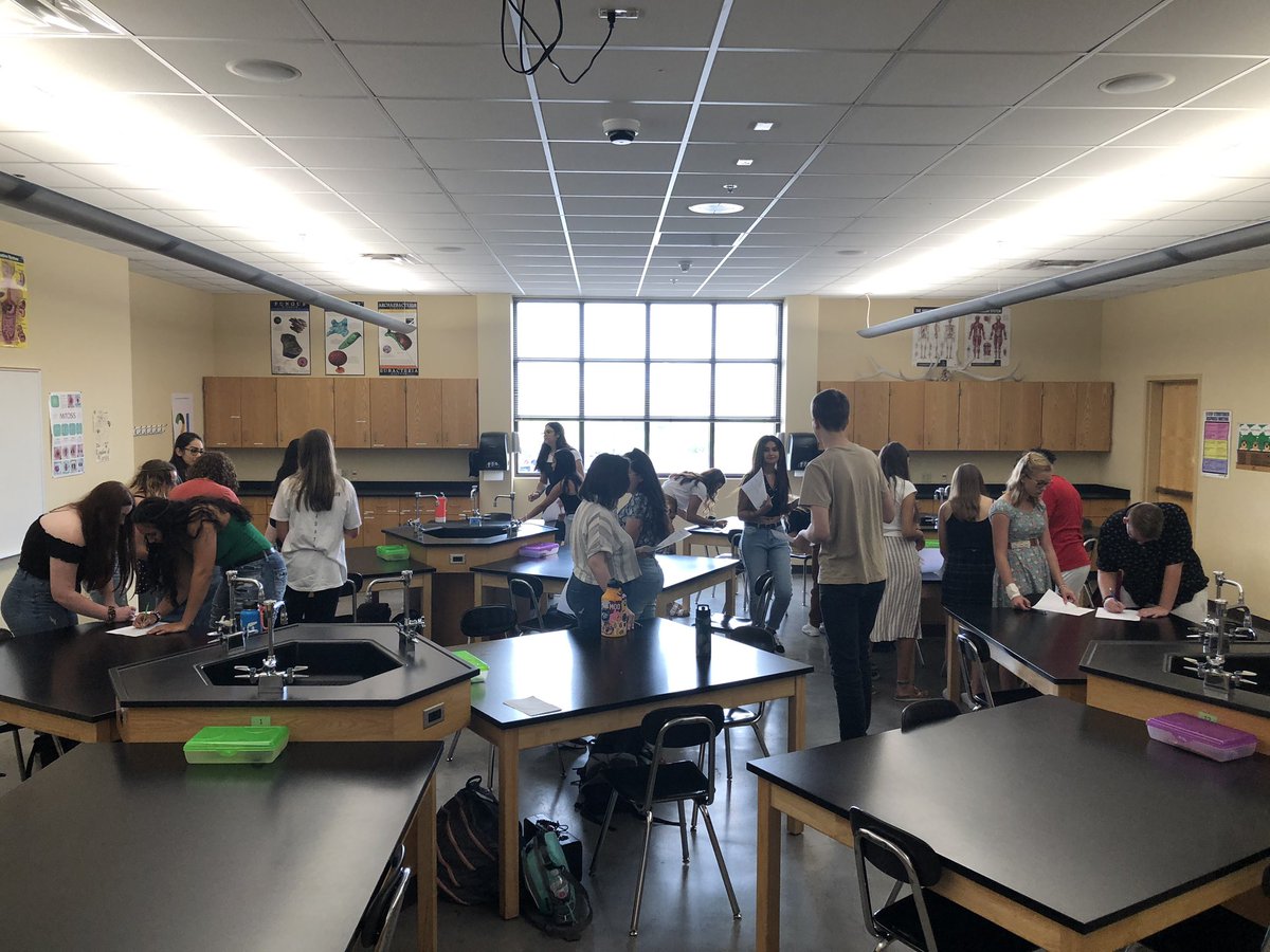 SuchetaThomas's tweet photo. Stay tuned for the follow up to todays "Find Someone Who..." #Day1 #VHSScience #HAP123 https://t.co/64zHsmnClb