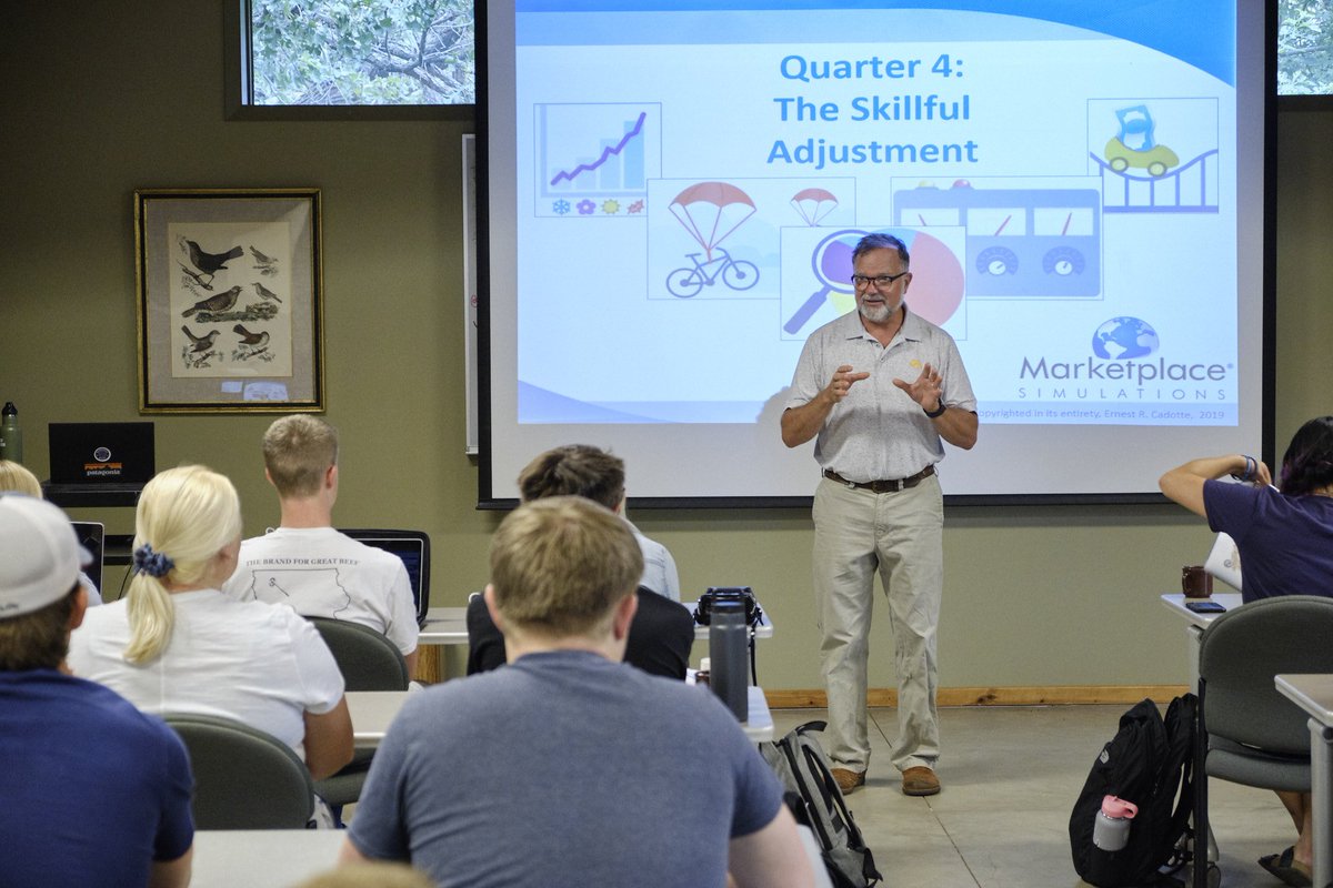 lakescorridor's tweet photo. We heard some great business pitches from the OEI students last night! Here are some photos from our day:
#Entrepreneurship #OEI2019 #F8Creative https://t.co/UUnOQufOx5