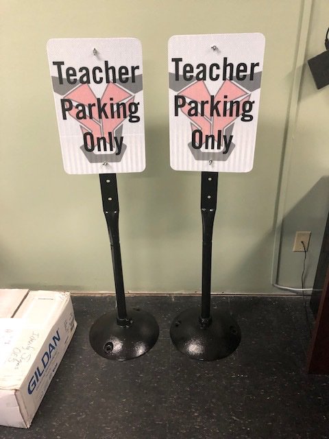 IdentitySigns1's tweet image. New engineering grade reflective parking signs on metal bases for Spanish Fort Elementary