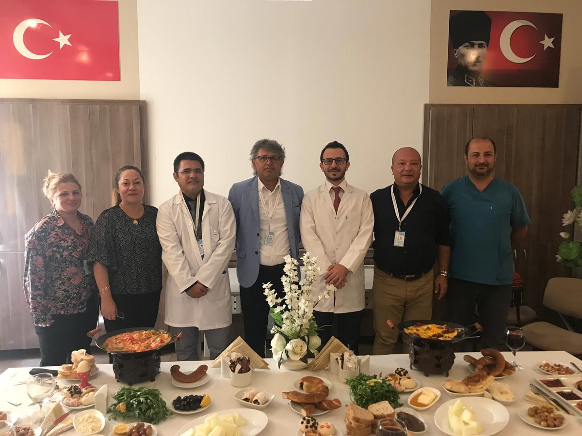 Kliniğimiz asistanlarından Dr. Veysel Kumtepe ve Dr. Volkan Ünay bugün girdikleri uzmanlık sınavlarını başarı ile geçerek kliniğimizin 75. ve 76. Acil Tıp Uzmanı olmuşlardır. Kendilerini tebrik eder bundan sonraki hayatlarında başarılar dileriz 🌺