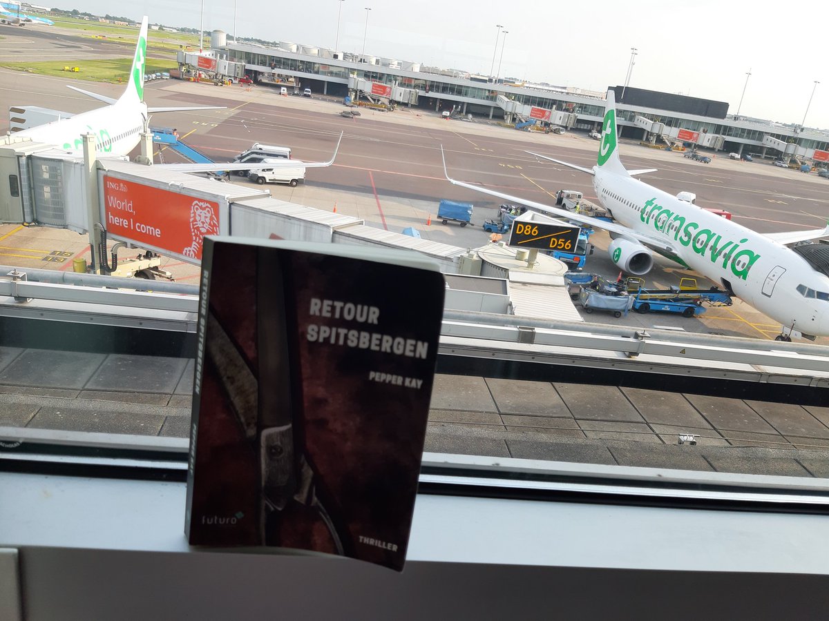 Perfecte thriller voor vakantiegangers en thuisblijvers... #RetourSpitsbergen van <a href="/P3pp3rKay/">Pepper Kay</a>.