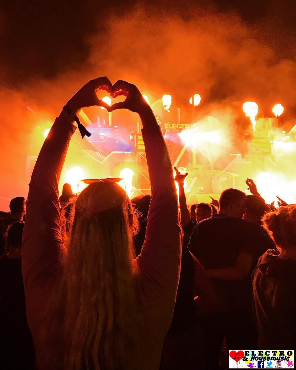 DJElectroHouseL's tweet photo. ¡solo 3 días más, para un fin de semana de locura! @OfficialEsizeFestival 2019❤♫🔊🕺😍🙌👌🔥#electrisize2019 #esize #electrisize
#electro #electronicmusic #tomorrowland #rave #edmlove #love #edm #ibiza #party #MusicFestival #edclv2019 #EDMlife #dancing #Ultra2019 #mainstage #dj https://t.co/MUV3cmH2jP