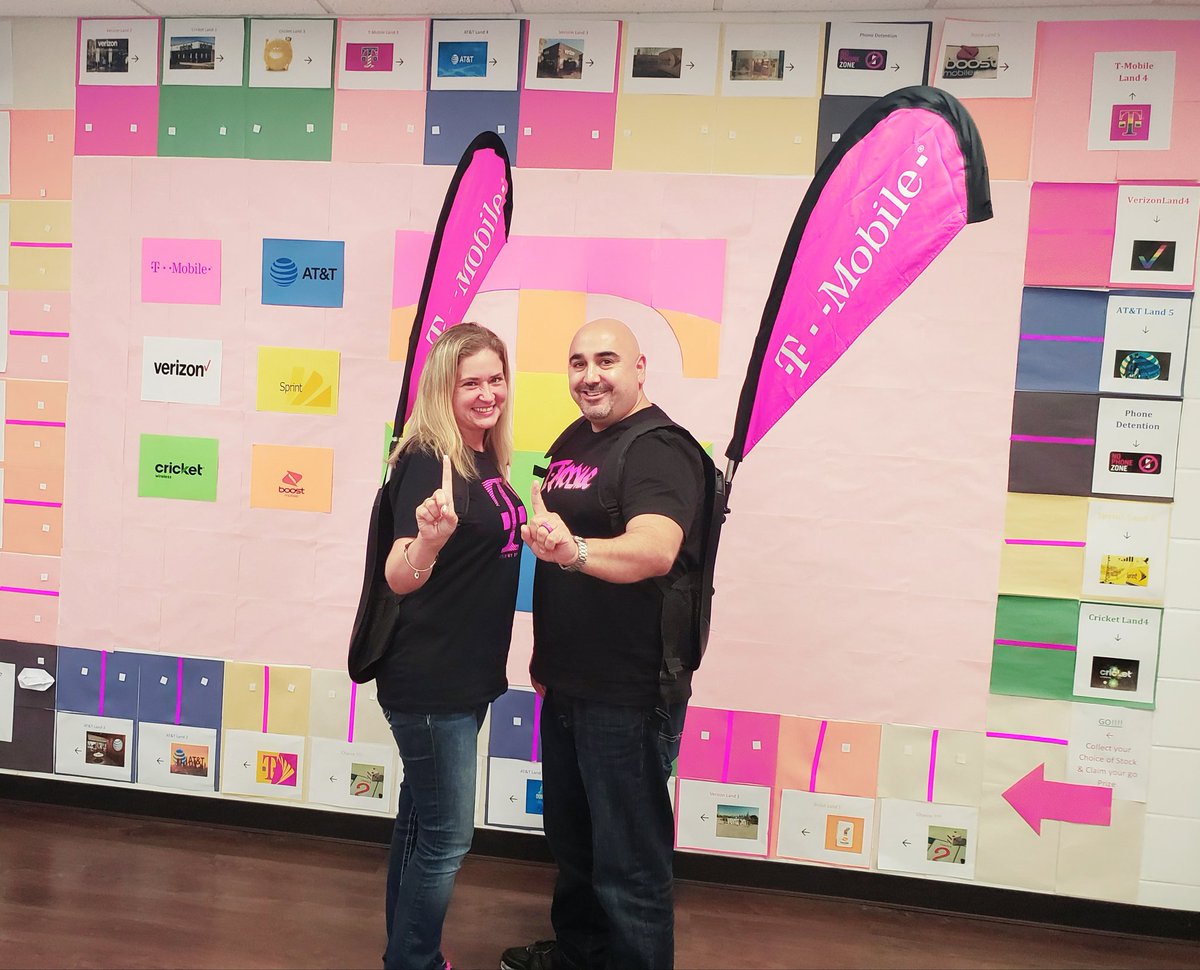 dustinknapp's tweet photo. Hanging this week with OKCs top DM @RoxannaMize !!! Thank you @LeesburgGP @MichaelGFromGP for leading a great visit! #WinningOnPurpose #GPGoingPlaces #ManifestYourDestiny #WhosNext https://t.co/U8tA8kABeO