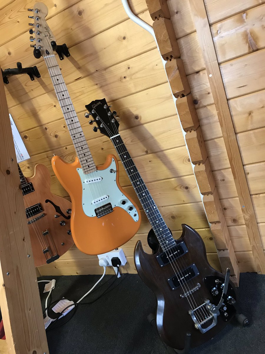 Guitarlodge's tweet image. Guitars &amp;amp; more guitars. It’s been a busy few weeks with appearances from the likes of Gibson, Epiphone, Fender etc etc.
No such thing as too many guitars.
#Guitarporn #6strings