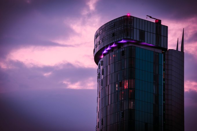 BuildsWeAre's tweet image. &apos;Cylon&apos; - Top of Radisson Blu Hotel, Birmingham at Sundown - this from Jay courtesy @jayjayjjetplane #BirminghamPassion #ConstructionwithCommunity