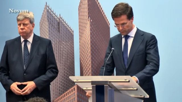 pufpufpafpaf's tweet photo. @frans_nijhof @ReneDercksen Zolang niemand opstaat tegen deze Vrijmetselaars dievenbende tot die tijd worden we helemaal leeg gerooft !
😇 https://t.co/QhdamYu0VE