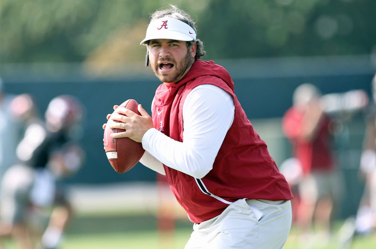 CoachSamz's tweet photo. How to get on Nick Saban's assistant coach radar, according to a Crimson Tide coordinator
https://t.co/MLZ4j7ISdW https://t.co/Z6OHduaJdH