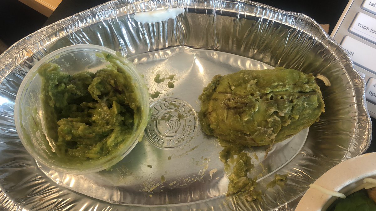 jen_cottrell's tweet photo. I found half an avocado in my guac.  You’d think @ChipotleTweets would’ve noticed  when scooping 🤷🏻‍♀️😡 https://t.co/WVCDAviY6k