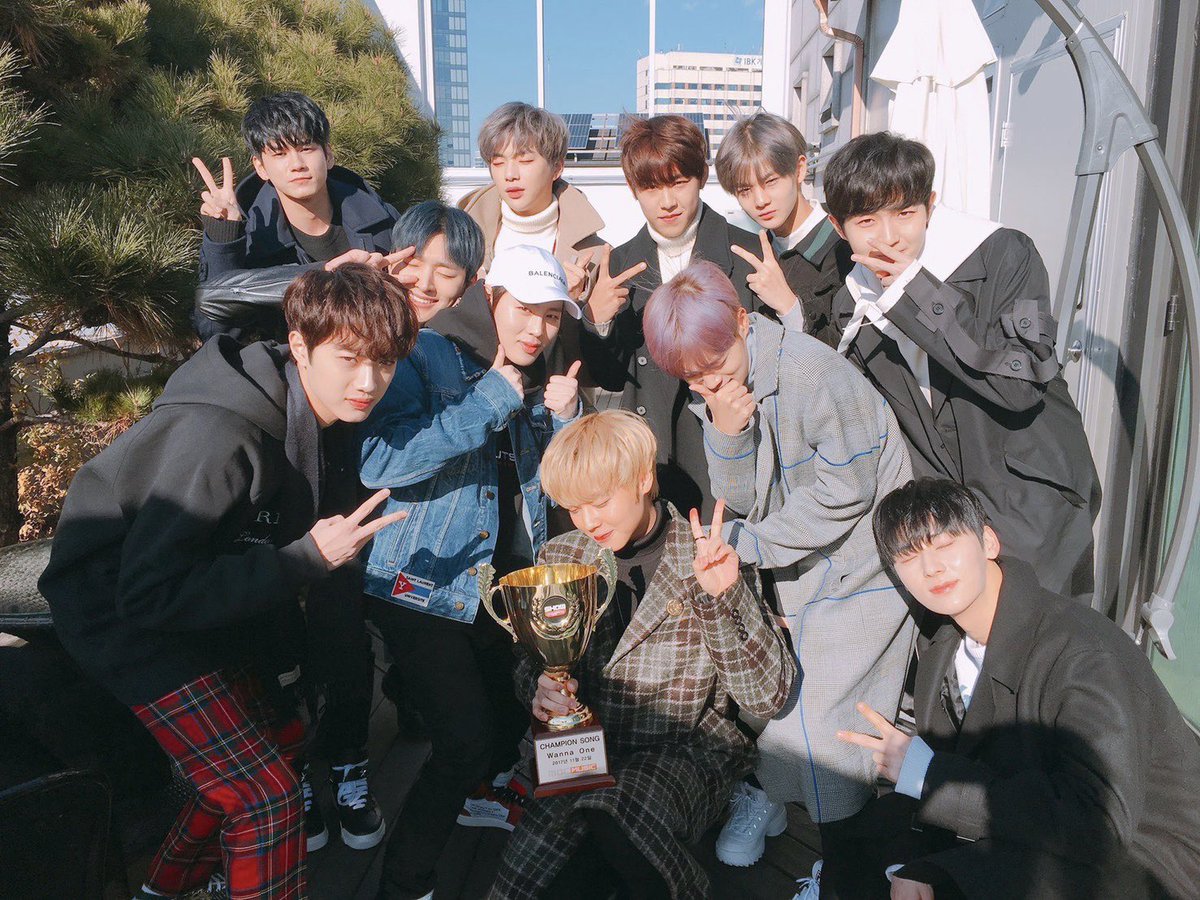 ippxxn's tweet photo. ถ้าเลือกได้อีกครั้งก็ยังเลือกที่จะรักพวกคุณ ♥️

#우리워너원_이주년_축하해
#2YearsWithWannaOne https://t.co/HH2CNn8ogO