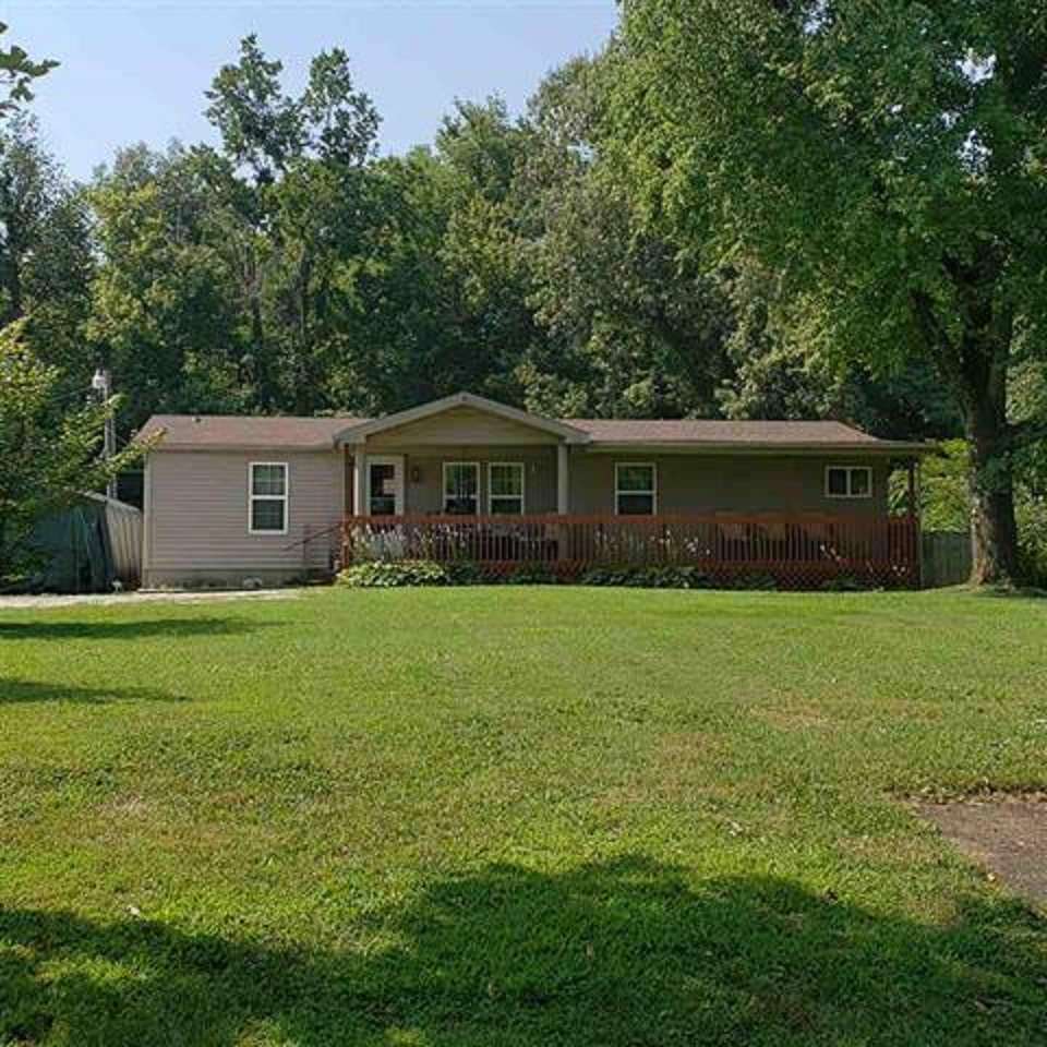 CButlerTeam's tweet image. Congratulations to Mindy Woodward on her NEW LISTING!  3 BR, 2 BA, 8952 Old Highway 60, Spottsville, KY 42458.  Contact Mindy at 812-483-1309 for more information. #NEWLISTING #CharlieButlerTeam #Evansville #RealEstate