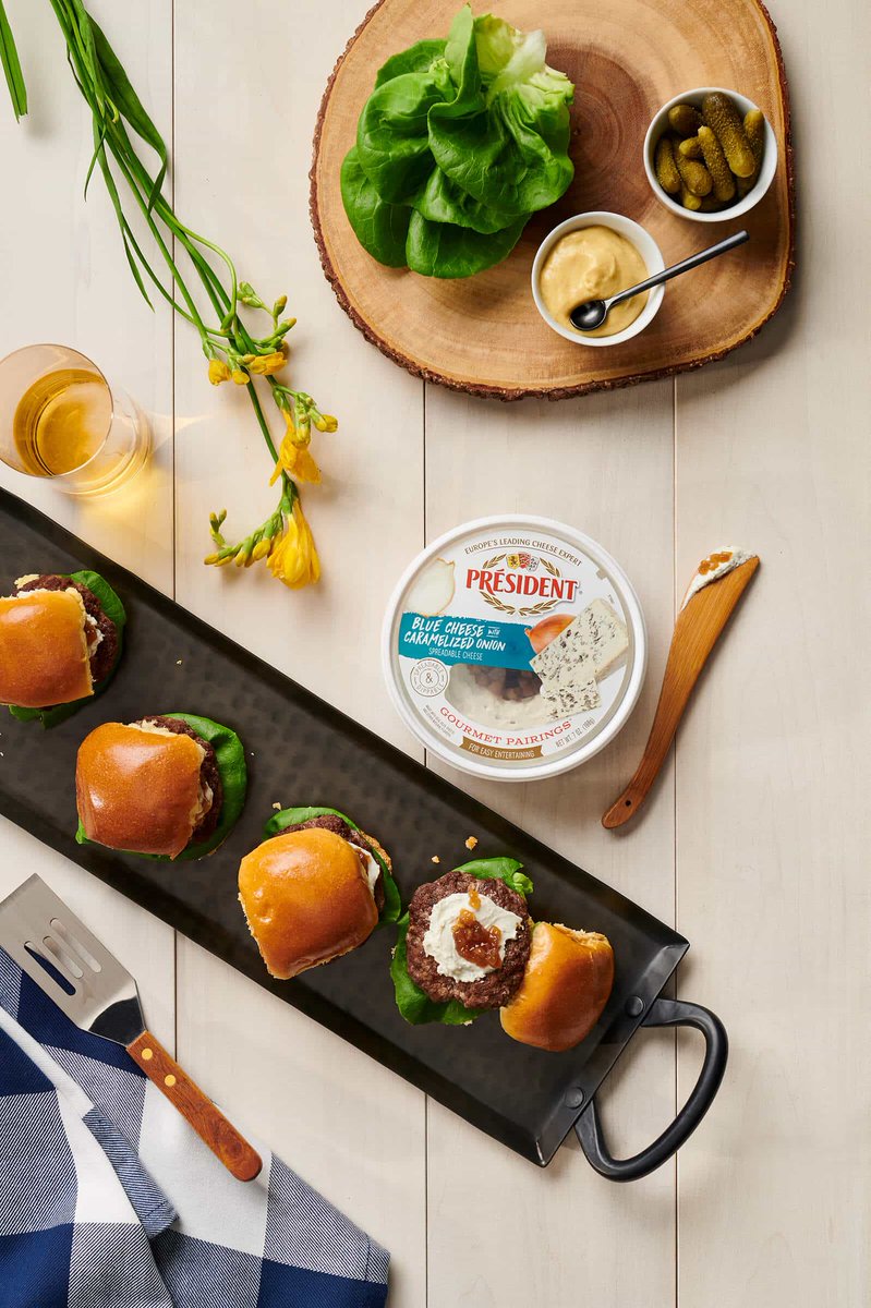 A summer classic in a bite sized package, try this quick week night dinner recipe for juicy beef sliders with Président Gourmet Pairings™ Blue Cheese with Carmelized Onions: bit.ly/2Z5TRpi