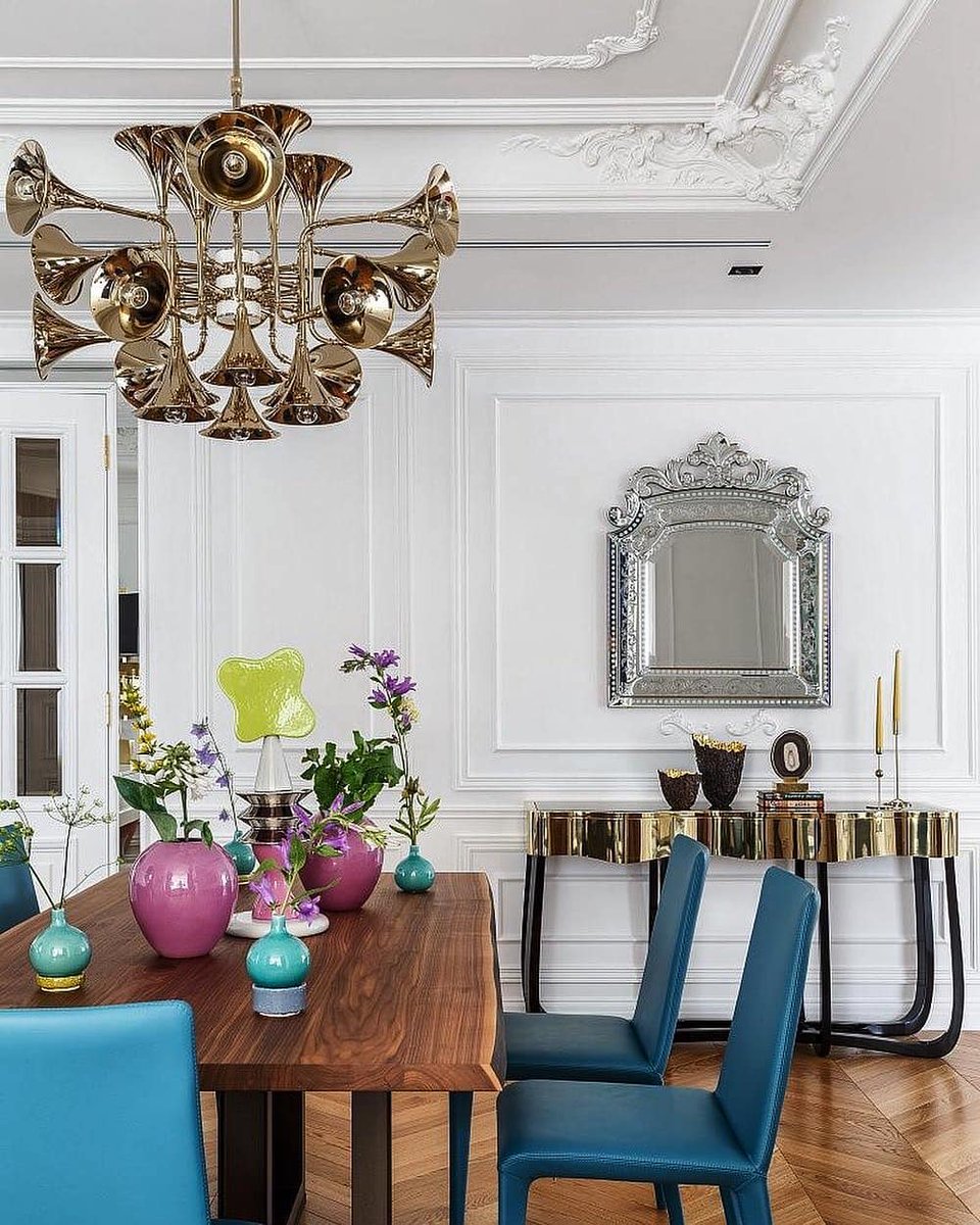 With a touch of French style, we give you this stunning apartment where the gold of Sinuous console and Botti Chandelier are shining ✨

A project by @oxana_silver from O2 Design Moscow.

#CovetHouse #CuratedDesign #LuxuryDesign #CovetStyle