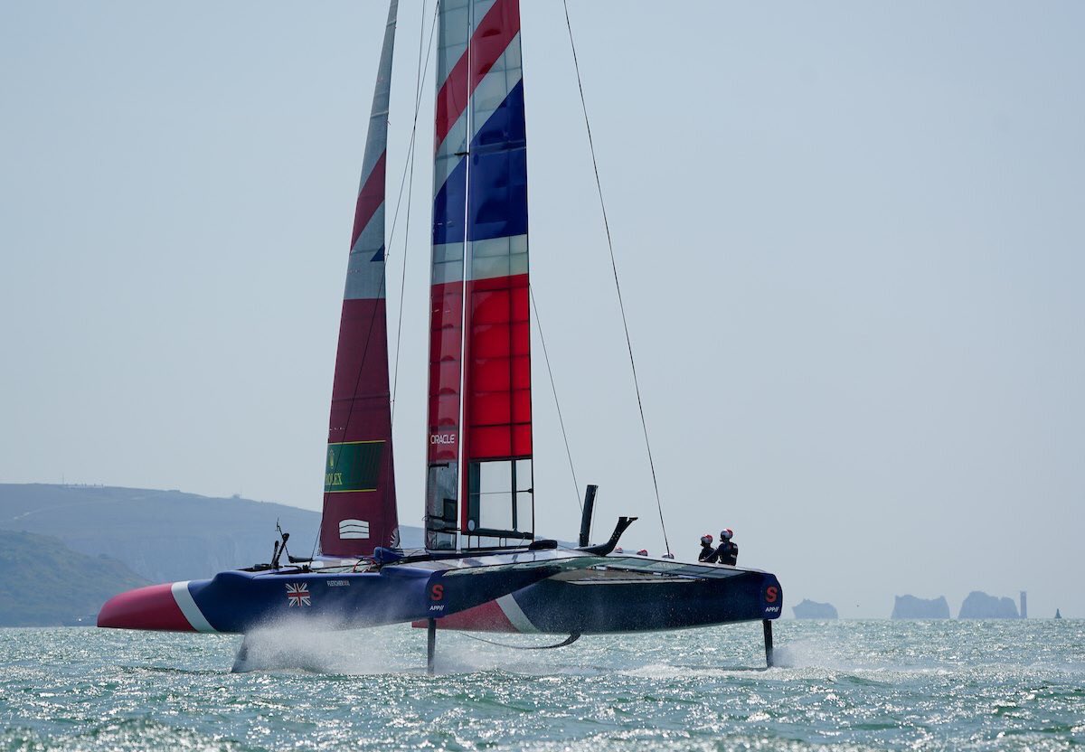 SolentEventsLtd's tweet image. 49.54 Knots on the #solent today for the @SailGPGBR team! Nice going lads! #sailgp #foilingfun