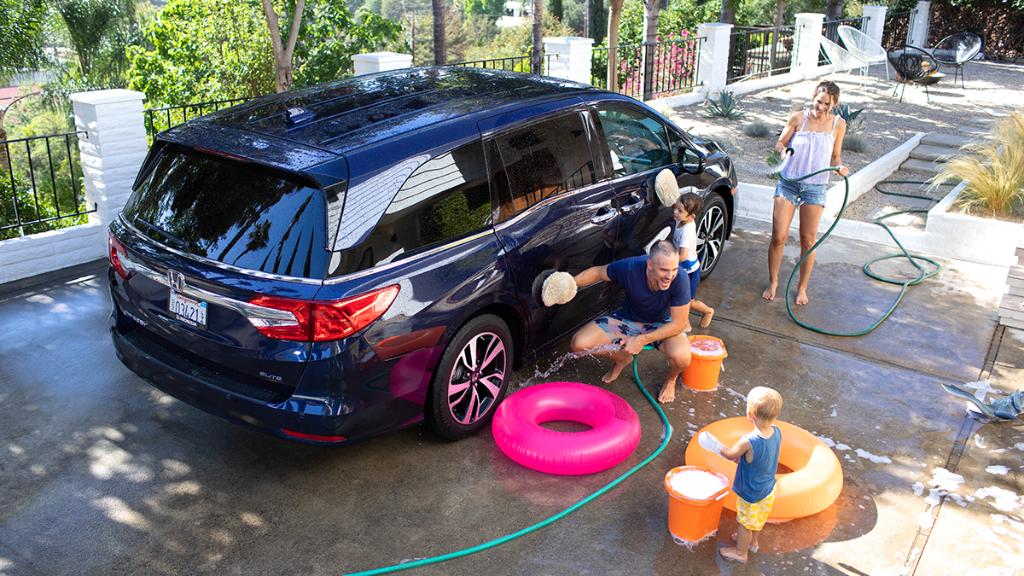 HashToor's tweet image. RT Honda: Washing your Odyssey: fun. 
Washing your Odyssey with the whole fam: incredible.