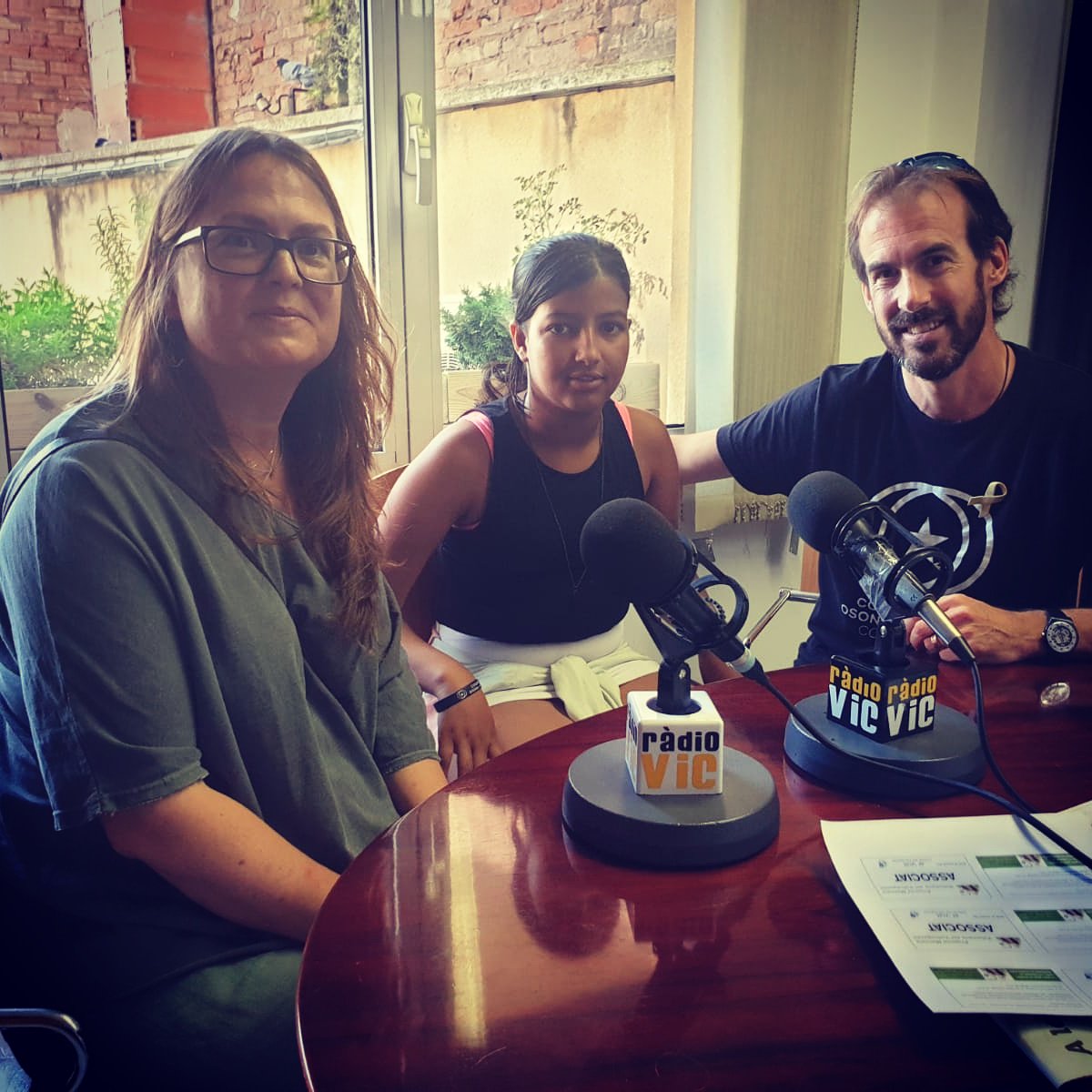 COOOSahara's tweet photo. Demà a les 13:30h sintonitzeu @RadioVicOsona escoltareu una entrevista feta a alguns membres de la Junta i a la #mayuma una de les petites ambaixadores del #Sàhara
Ens agrada molt explicar qui som i què fem i què passa
als camps de refugiats de #tindouf
Gràcies @RadioVicOsona https://t.co/8KkORyKOuI