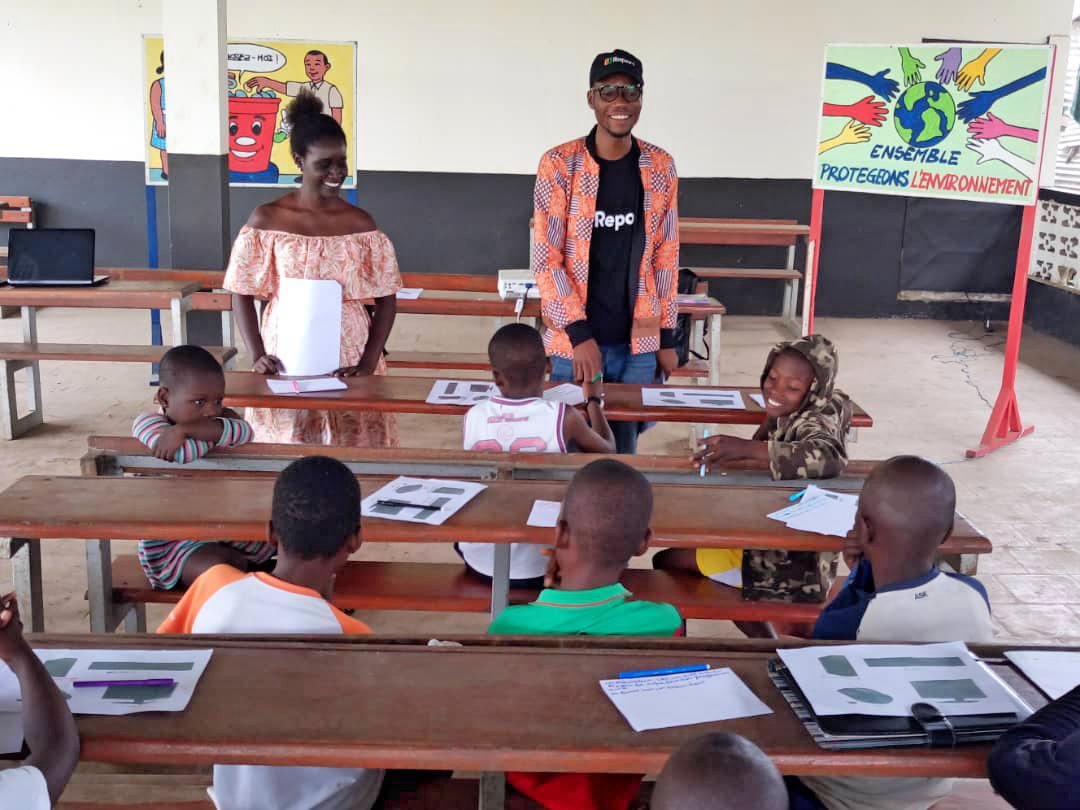 GreenIvory1's tweet photo. 🌿Cette initiative vise à occuper sainement les enfants pendant ces vacances et les aider à préparer au mieux la rentrée prochaine.
#Aegreenivory @UReport_CIV #environnement #coursdevacances https://t.co/OHbUjUMWU9