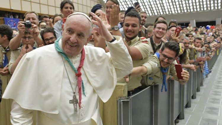 ScoutFSE_Italia's tweet photo. A conclusione di #Euromoot2019 , un canto che "è stato quasi una risposta alle parole di @Pontifex_it , un “Sì” a costruire l’#Europa che il Papa auspica

https://t.co/l3DnWgC7ZZ https://t.co/k2Pj5PqOTM