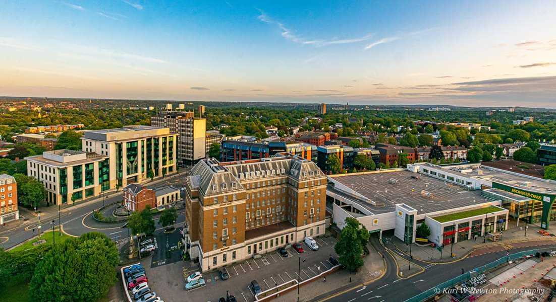 BuildsWeAre's tweet image. Go to ... ItsYourBuild.com/post/1860 to see how Lansdowne House in @LansdowneSite has been given the #SkyHighBirmingham treatment - thanks Matt 
@interserve for getting us up there to capture some stunning views #ConstructionwithCommunity - don&apos;t miss our great feature!