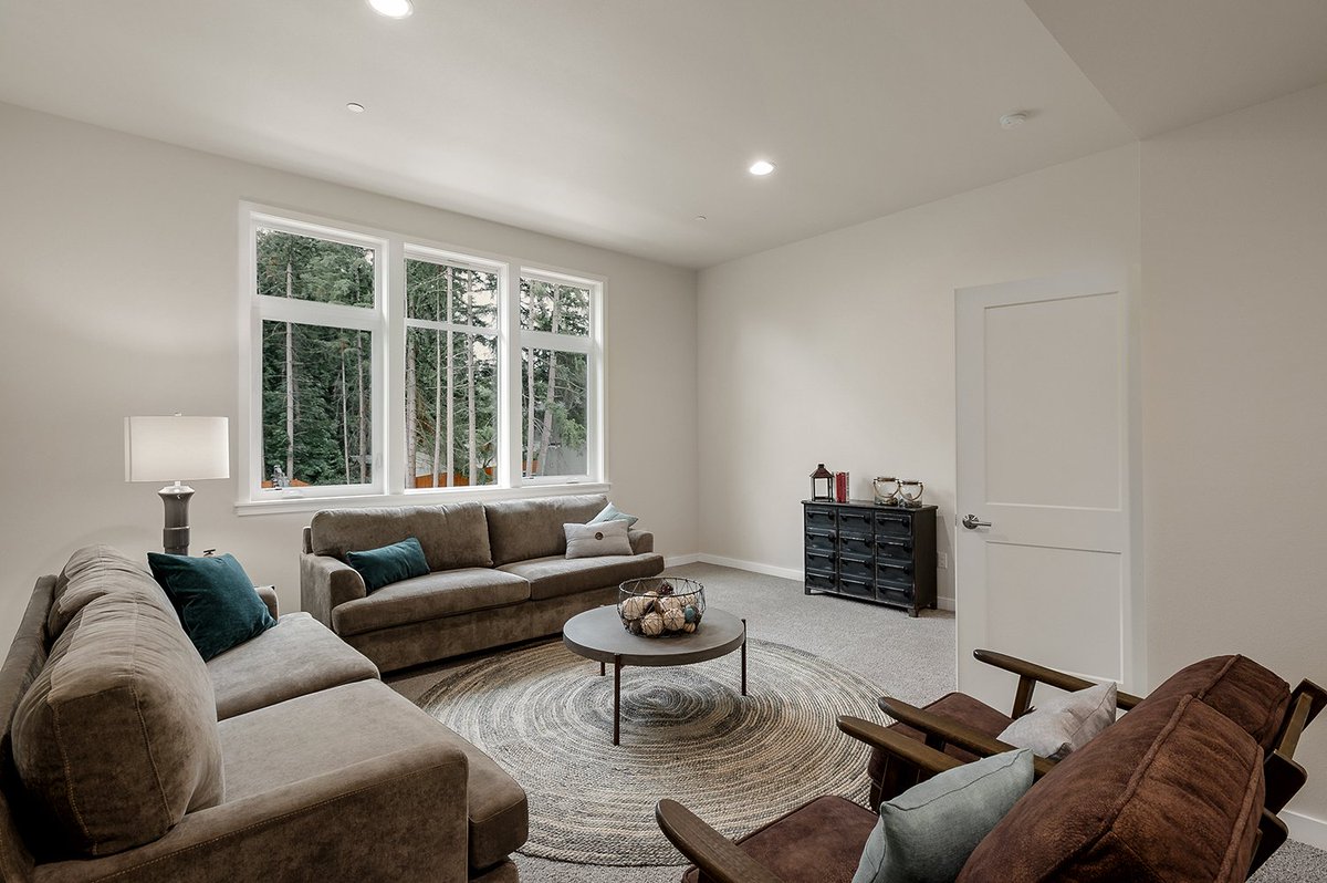 CenturyCommWA's tweet photo. This week, we are featuring the Hartwell at Westerford. With over 3,500 square feet, the Hartwell has 5 bedrooms, 2.75 bathrooms, bonus room, den and a three car garage. Come home to the Hartwell.  #CenturyCommunitiesWA #ahomeforeverydream #Bothell https://t.co/oe2FlQtwJR https://t.co/m8Ddv43Ylr