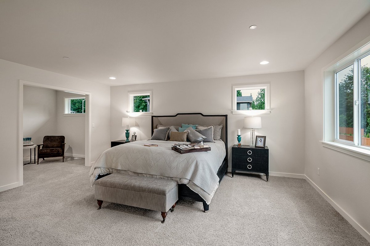 CenturyCommWA's tweet photo. This week, we are featuring the Hartwell at Westerford. With over 3,500 square feet, the Hartwell has 5 bedrooms, 2.75 bathrooms, bonus room, den and a three car garage. Come home to the Hartwell.  #CenturyCommunitiesWA #ahomeforeverydream #Bothell https://t.co/oe2FlQtwJR https://t.co/m8Ddv43Ylr