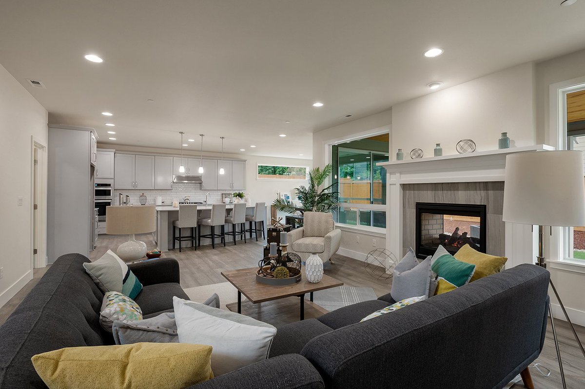 CenturyCommWA's tweet photo. This week, we are featuring the Hartwell at Westerford. With over 3,500 square feet, the Hartwell has 5 bedrooms, 2.75 bathrooms, bonus room, den and a three car garage. Come home to the Hartwell.  #CenturyCommunitiesWA #ahomeforeverydream #Bothell https://t.co/oe2FlQtwJR https://t.co/m8Ddv43Ylr