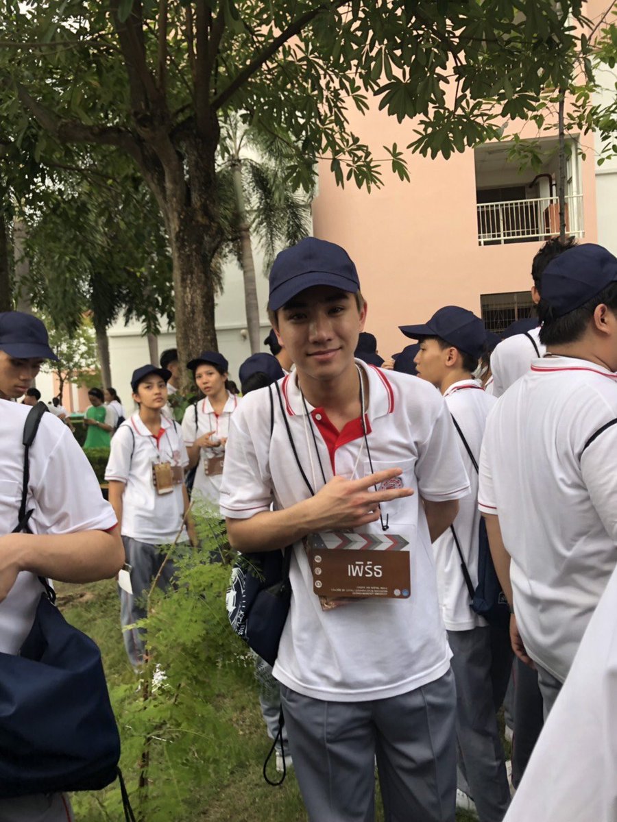 JACK_CHEKU's tweet photo. His nametag just like clapperboard
#PerthTanapon
#รอยยิ้มของชูครีม https://t.co/yGrcv5qh3V