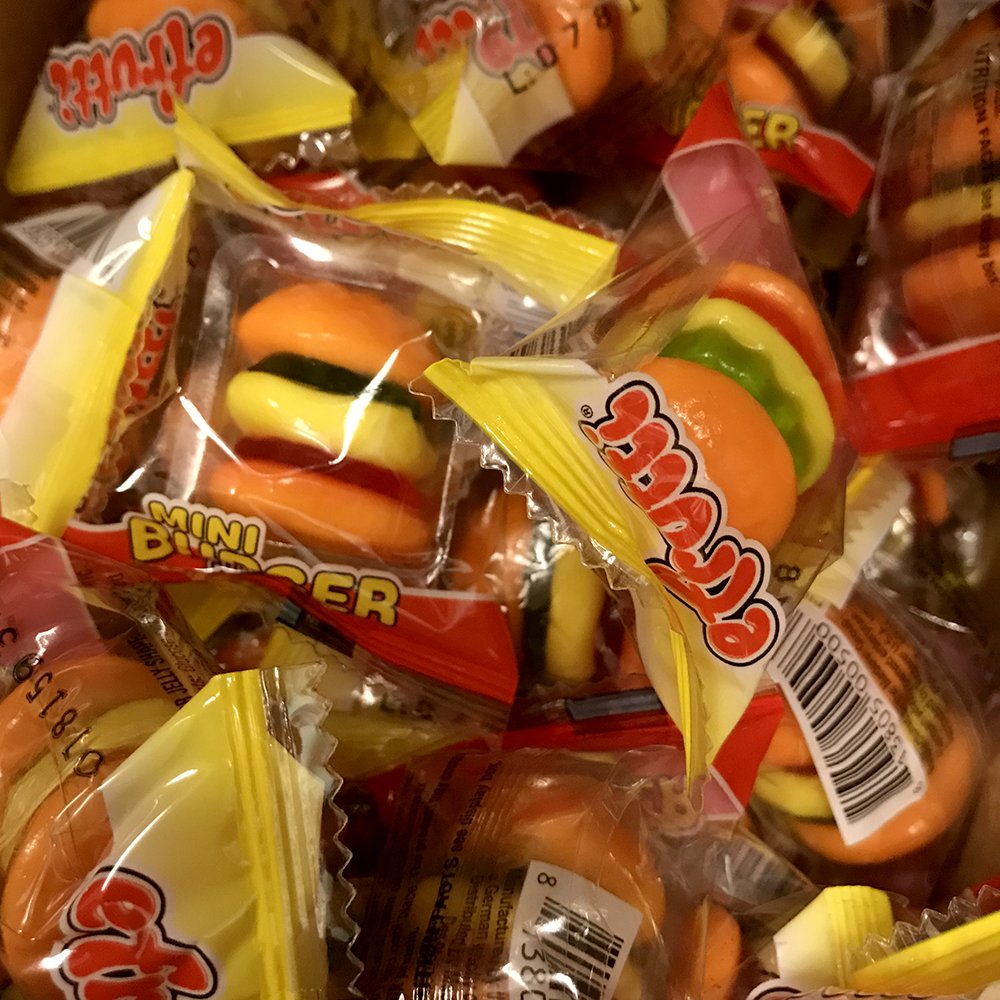 KatiesKandy's tweet photo. We're craving hamburgers for lunch... or should we say, GUMMY ones! Yum! 🍔 https://t.co/AsP64VcOhn
