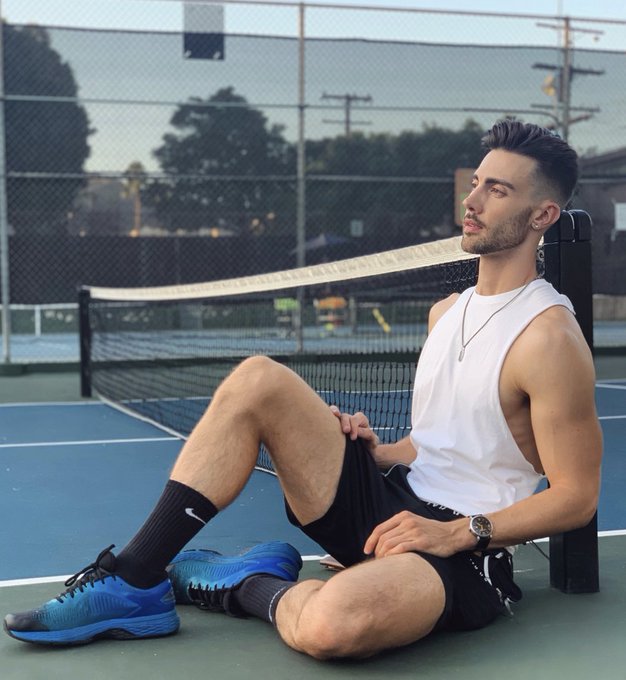 When ur so excited to play tennis but then u realize u don&rsquo;t know how to play tennis. 🎾 https://t.co<a href="/tag/sendprayers"class="tags"><span>#sendprayers</span></a>
