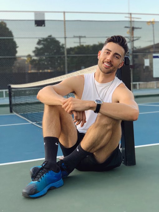 When ur so excited to play tennis but then u realize u don&rsquo;t know how to play tennis. 🎾 https://t.co<a href="/tag/sendprayers"class="tags"><span>#sendprayers</span></a>