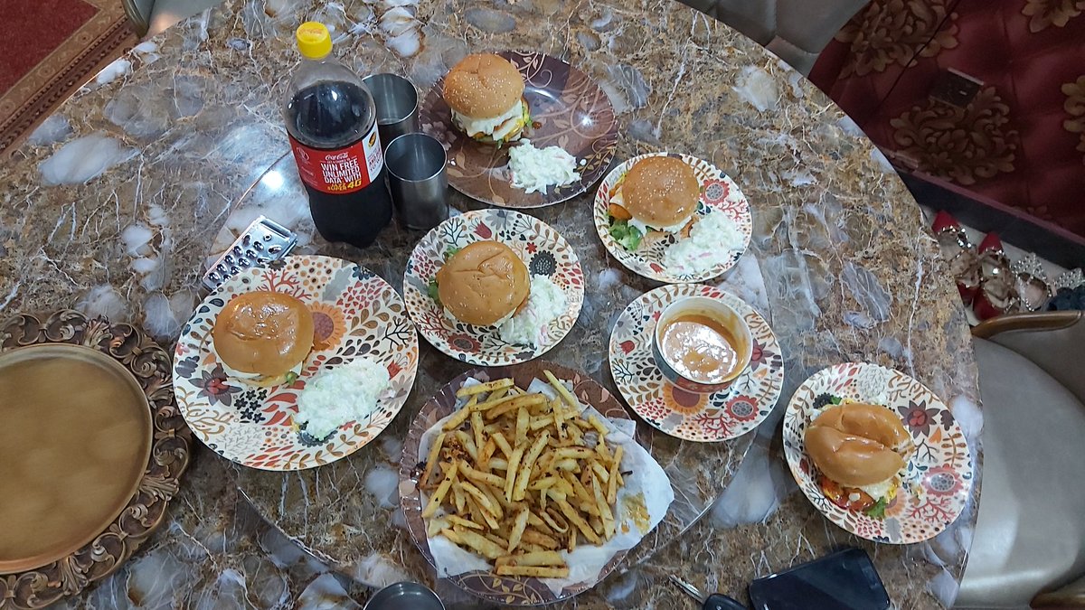 kashif_baig's tweet image. Dinner treat to my wife &amp;amp; kids. Self made Kentucky Chicken, coleslaw, spicy fries, mustard garlic sauce . 
#FamilyFirst #ICanCook