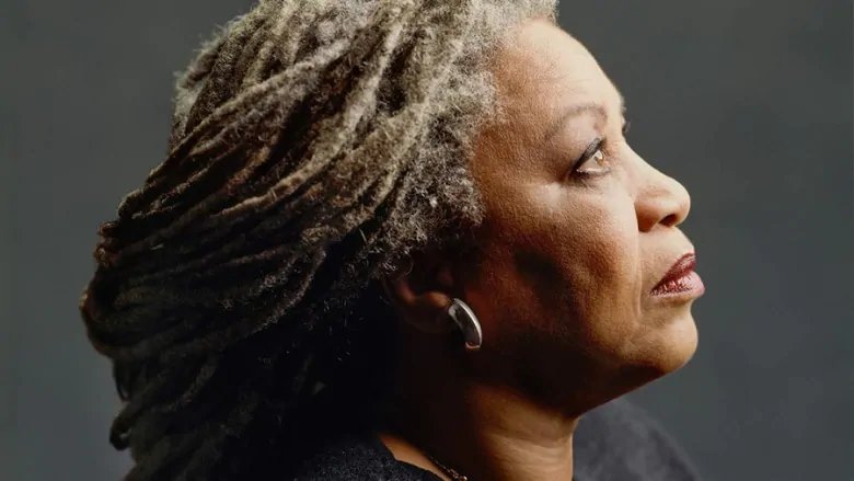 Toni Morrison (1931-2019) foi a primeira mulher negra laureada com o Nobel de Literatura.

“If you surrendered to the air, you could ride it.” 
― Toni Morrison, Song of Solomon