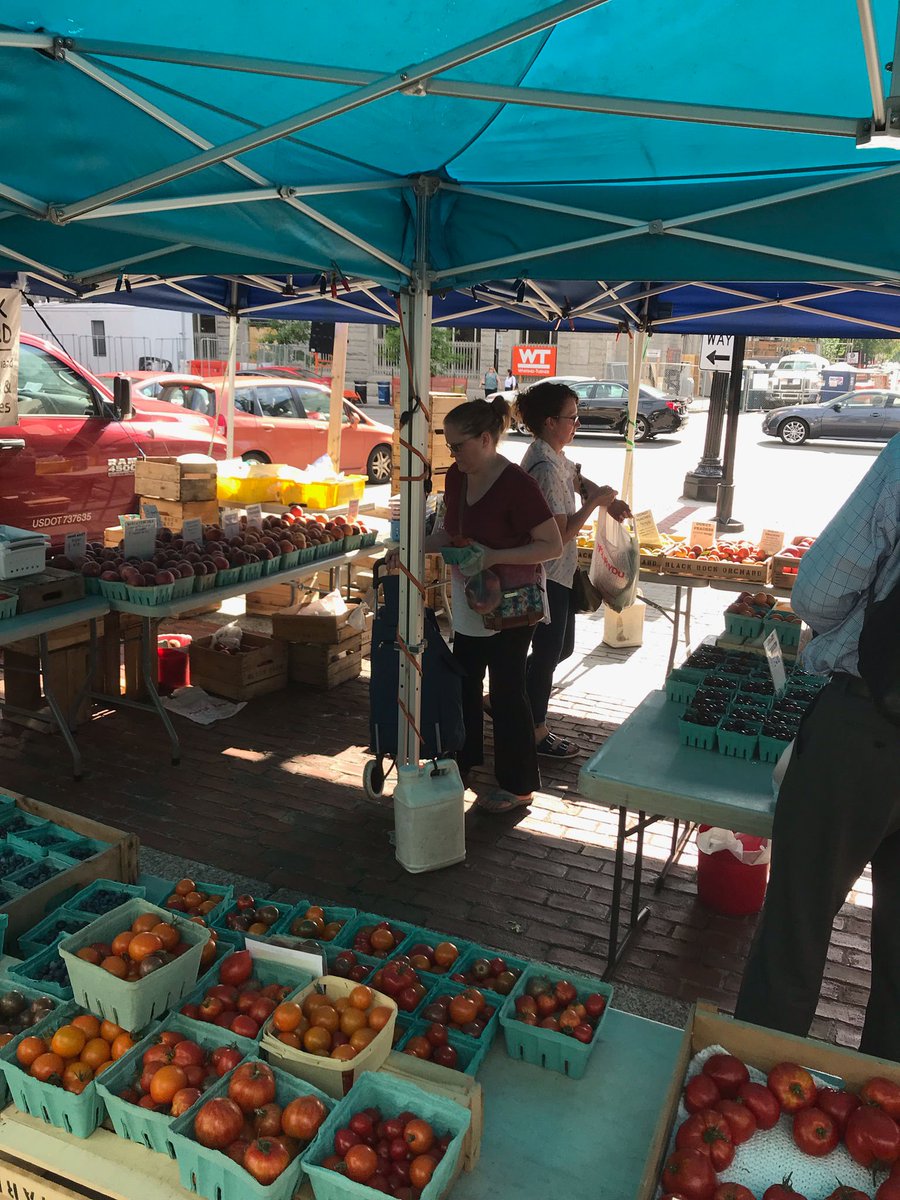 _DCHealth's tweet photo. According to USDA, farmers who sell at #FarmersMarkets are more likely to stay in business than those who don’t. https://t.co/UGEA0TJxuo. Help keep farmers in business by shopping at your local farmers’ market! #farmersmarketweek #lovemymarket #DCWIC #DCSNAPED #FMNP #ProducePlus https://t.co/9n1ttlEtkw